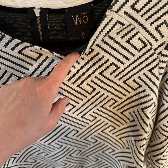 W5 Black and White Geometric Patterned Knit Top/Anthro Vibes - Picture 5 of 5